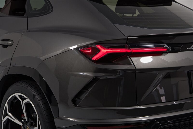 Used 2021 Lamborghini Urus AWD/4WD image 45