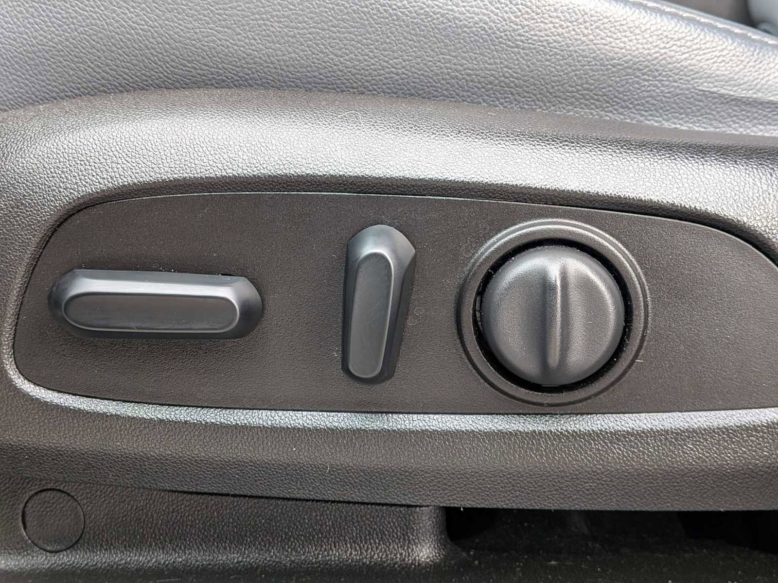 Used 2019 Chevrolet Traverse LT image 13