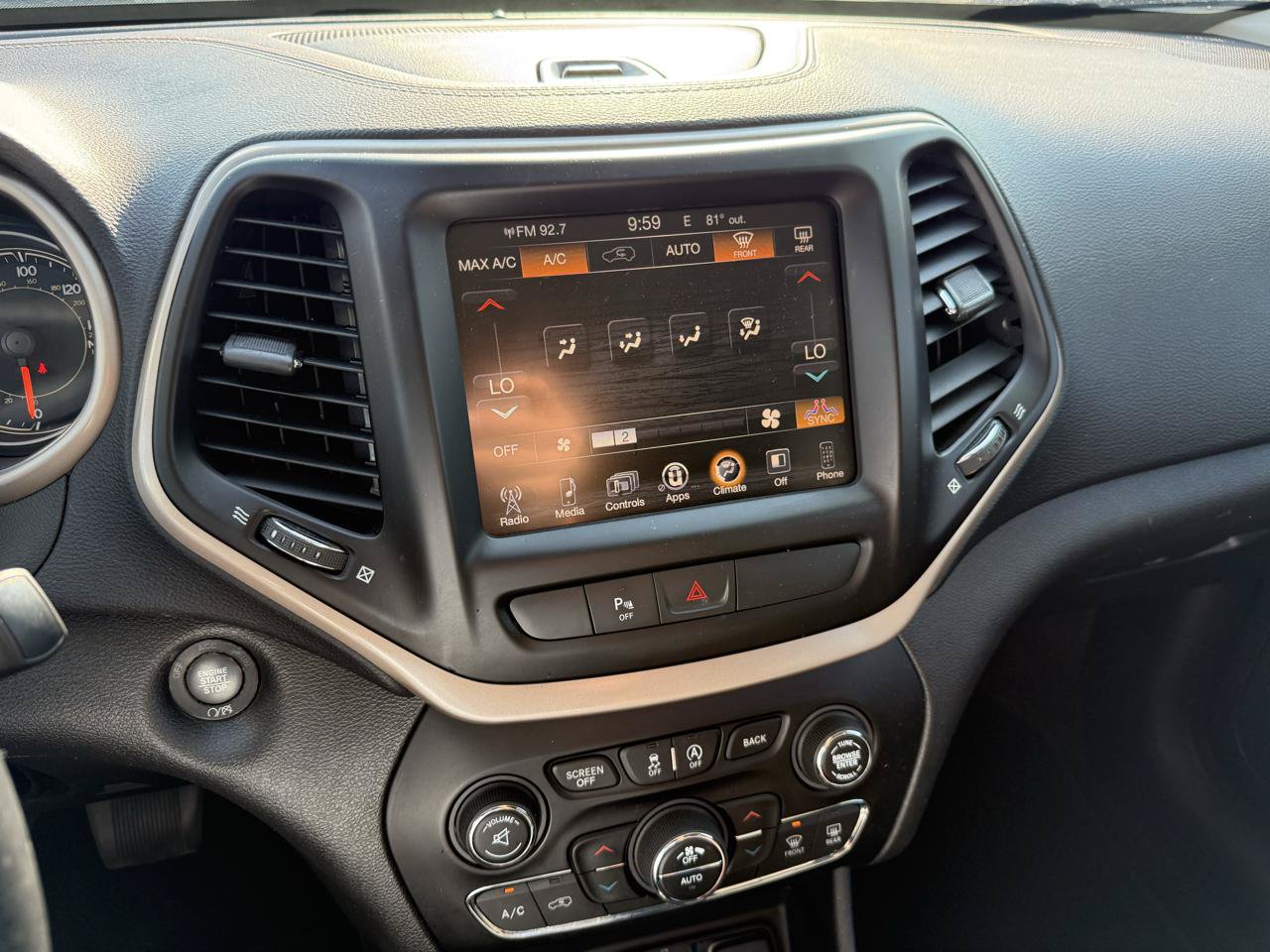 Used 2016 Jeep Cherokee 75th Anniversary FWD image 13