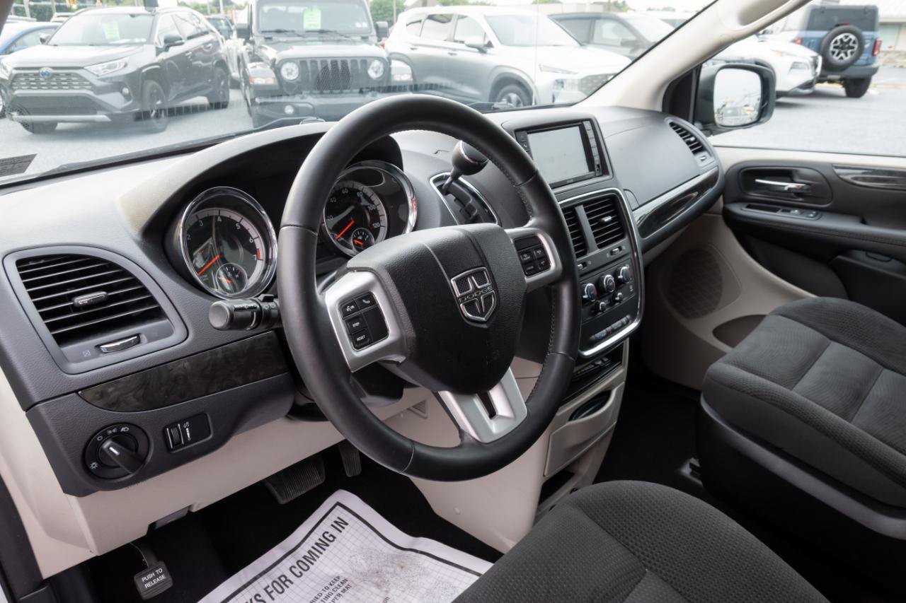 Used 2017 Dodge Grand Caravan SE w/ Power Window Group FWD image 14