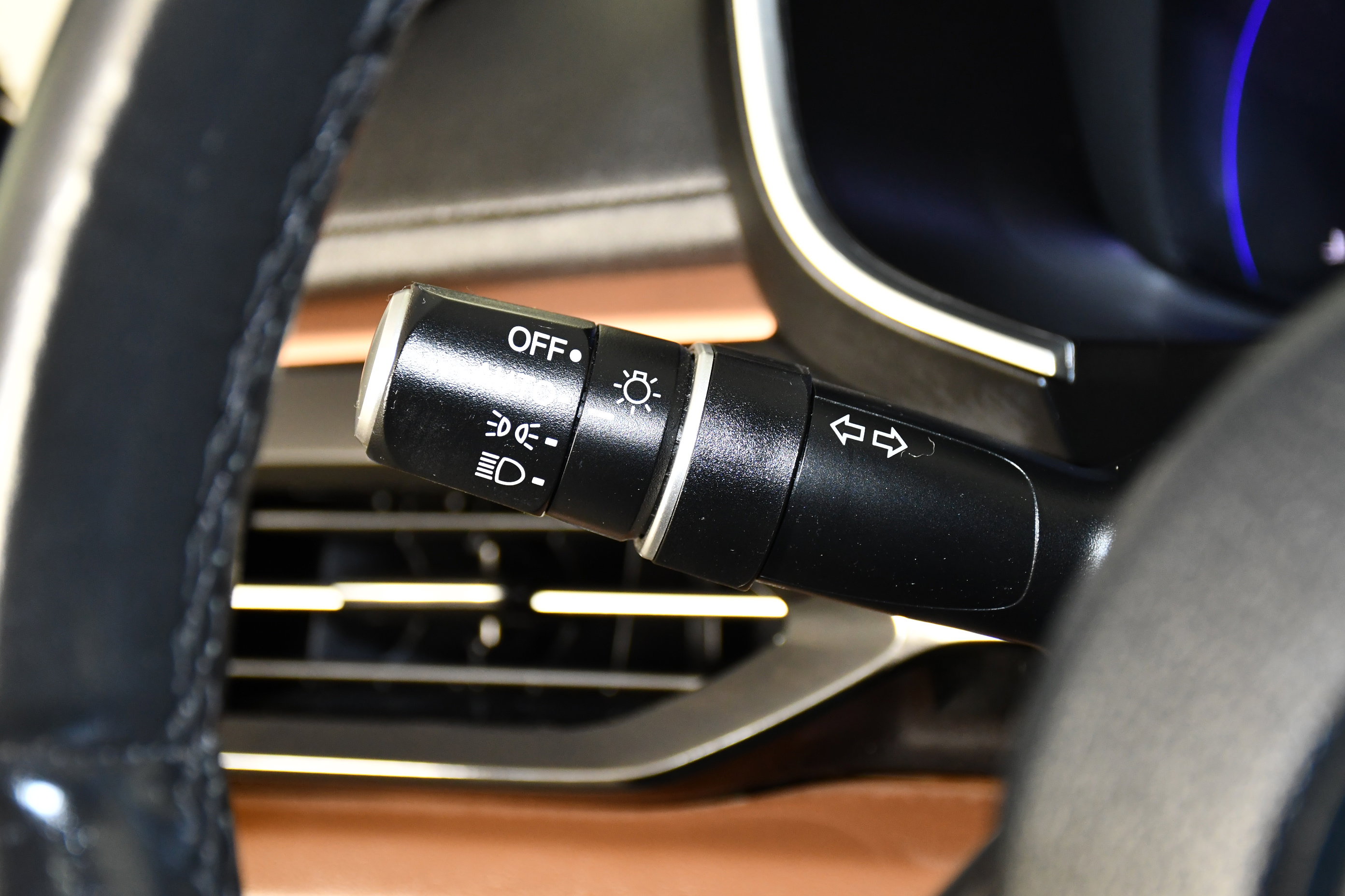 Certified 2024 Acura MDX SH-AWD w/ Technology Package image 22