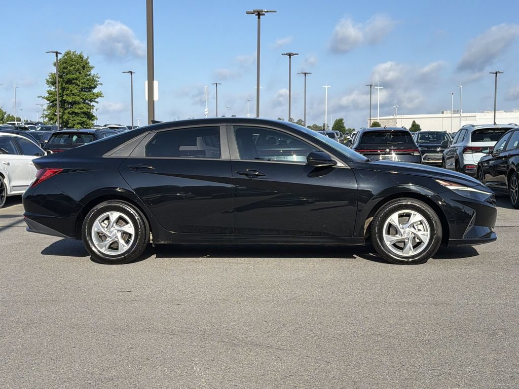 Used 2023 Hyundai Elantra SE FWD image 6