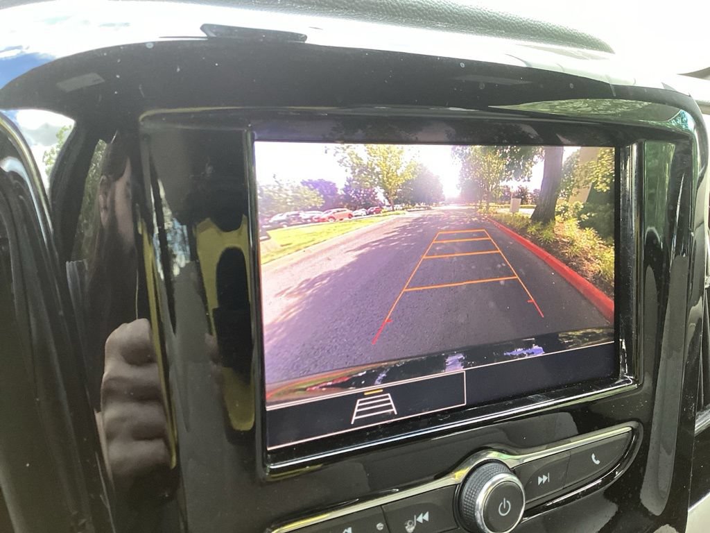 Used 2023 Chevrolet Traverse LS FWD image 14