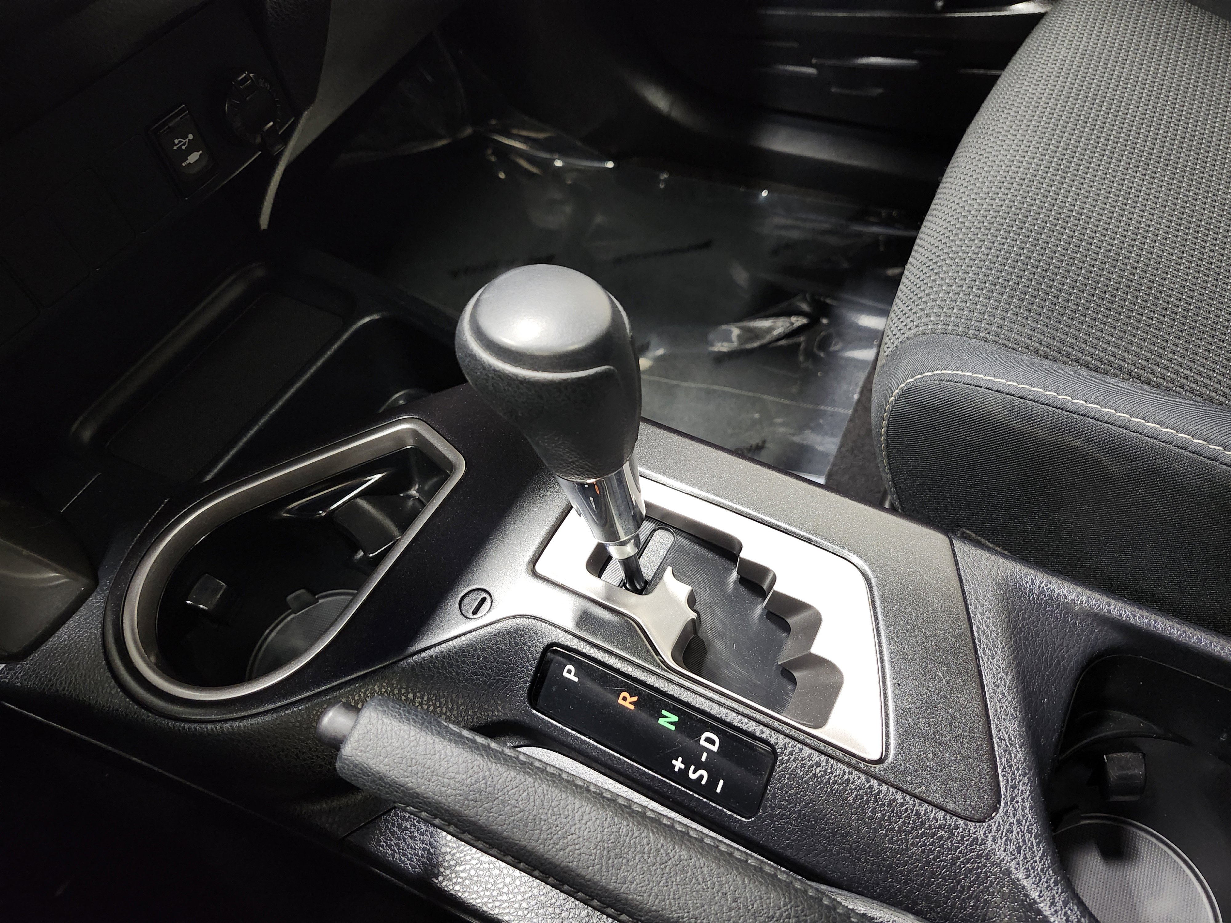 Used 2018 Toyota RAV4 XLE w/ Plus Extra Value Package image 32