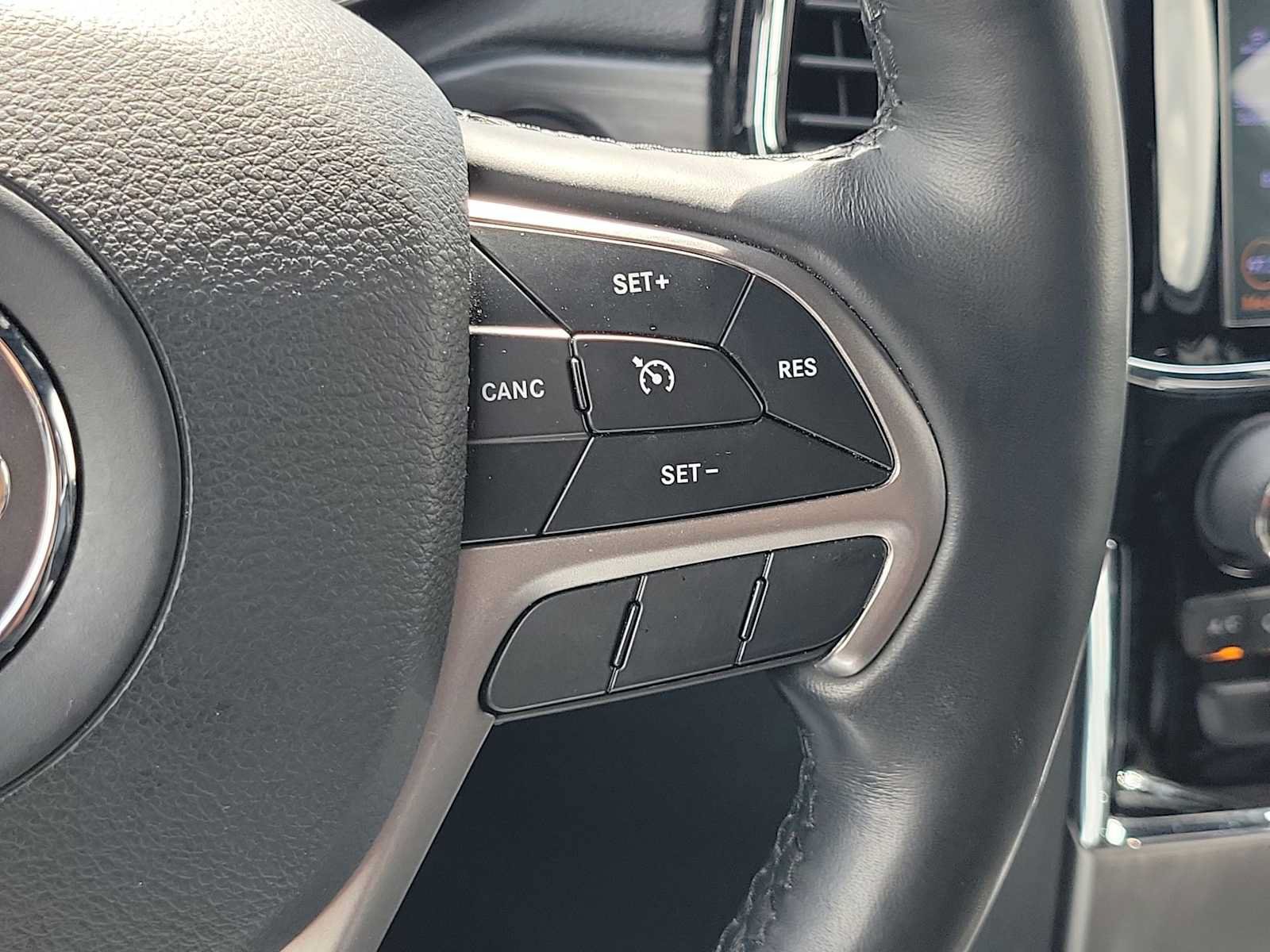 Used 2020 Jeep Grand Cherokee Altitude RWD image 23