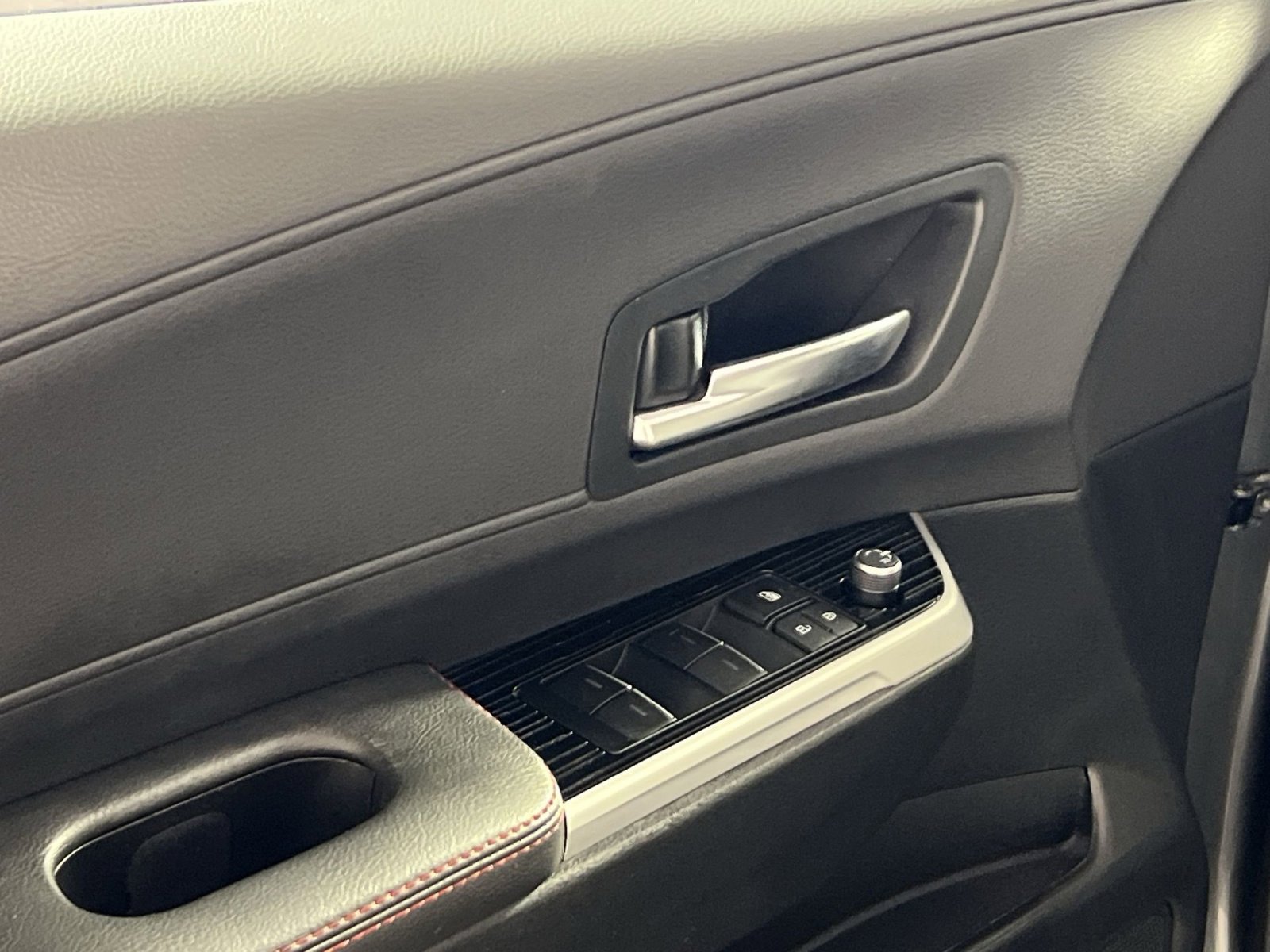 Used 2025 Toyota Sienna XSE image 15