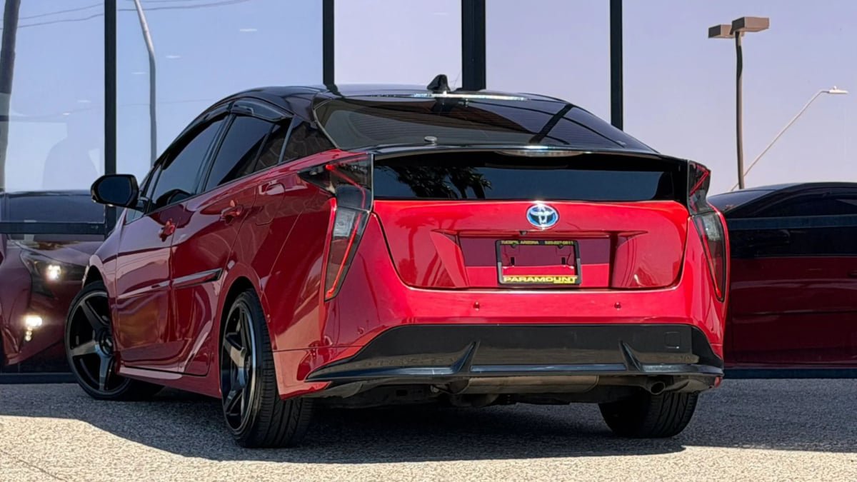 Used 2017 Toyota Prius Four Touring w/ Premium Convenience Package FWD image 10