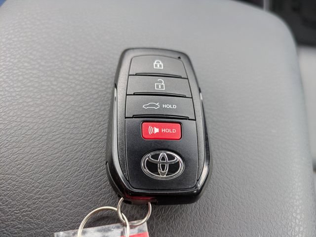 Used 2025 Toyota Camry SE AWD/4WD image 30