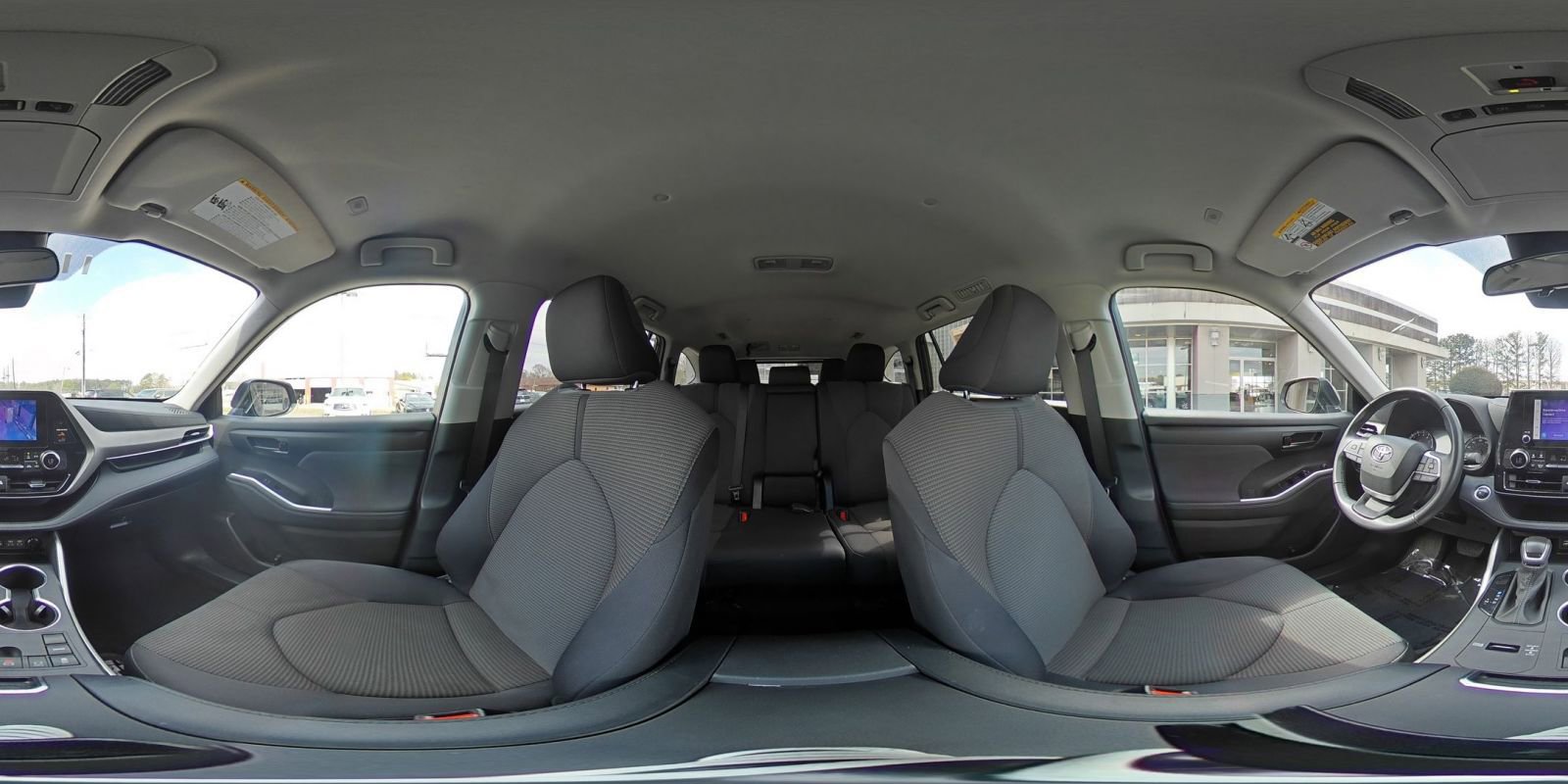 Used 2025 Toyota Highlander LE image 44