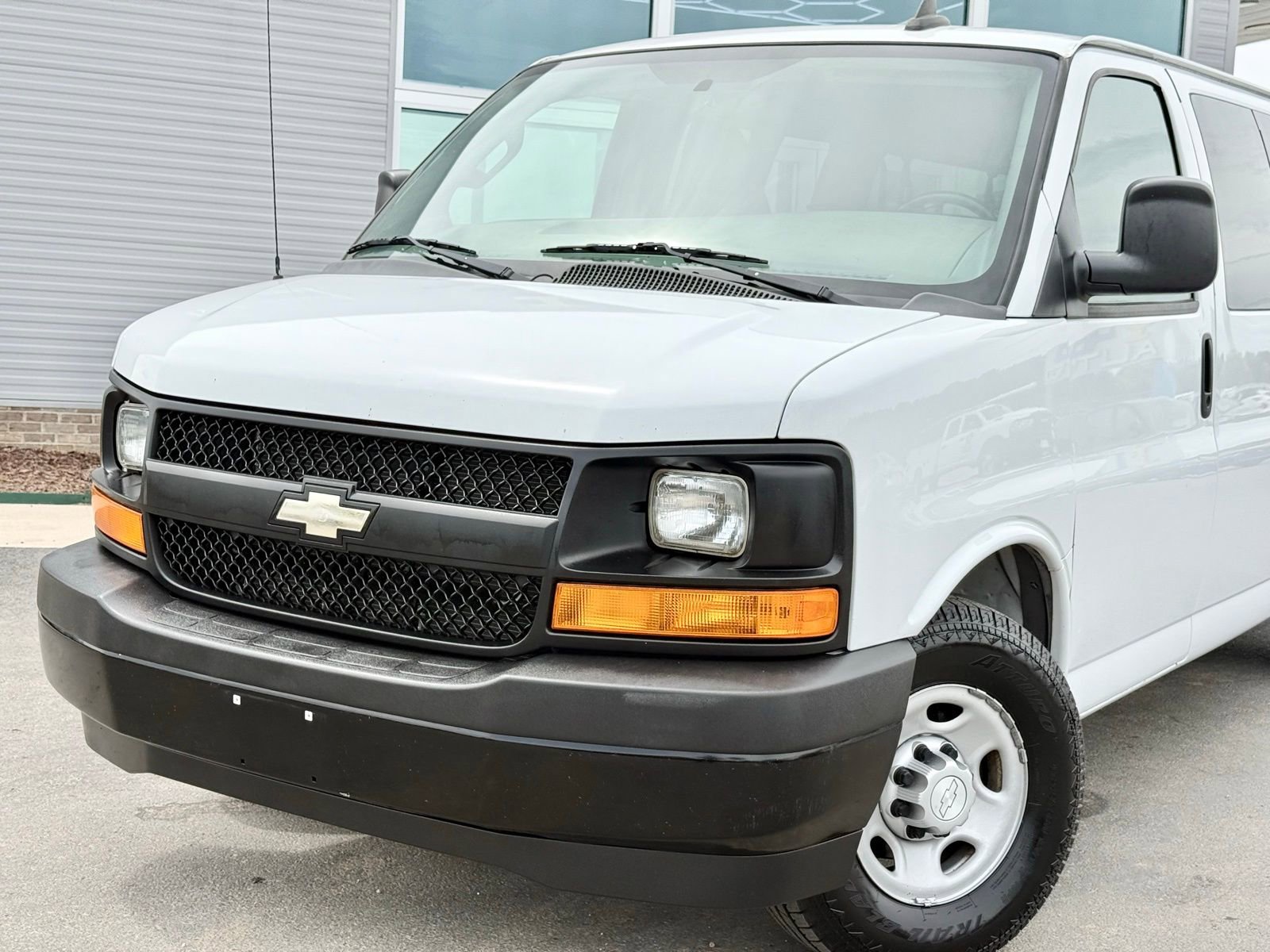 Used 2017 Chevrolet Express 3500 LS image 4