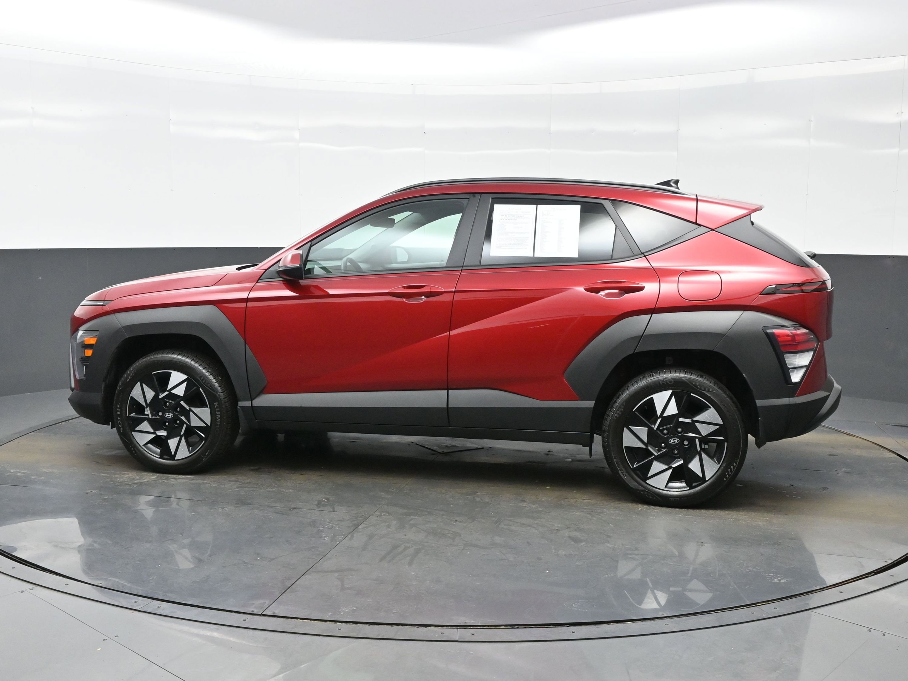 Used 2024 Hyundai Kona SEL w/ Convenience Package image 3