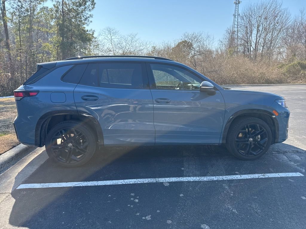 Used 2025 Volkswagen Tiguan SE R-Line image 5