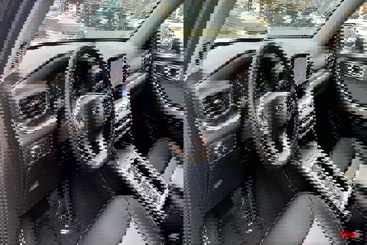 Used 2022 Ford Explorer XLT w/ Equipment Group 202A image 12