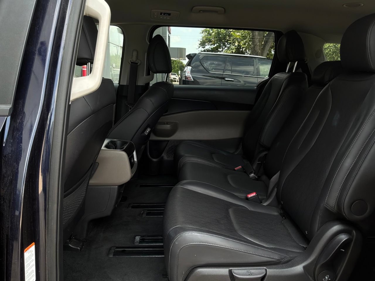 Used 2026 Kia Carnival FWD image 12