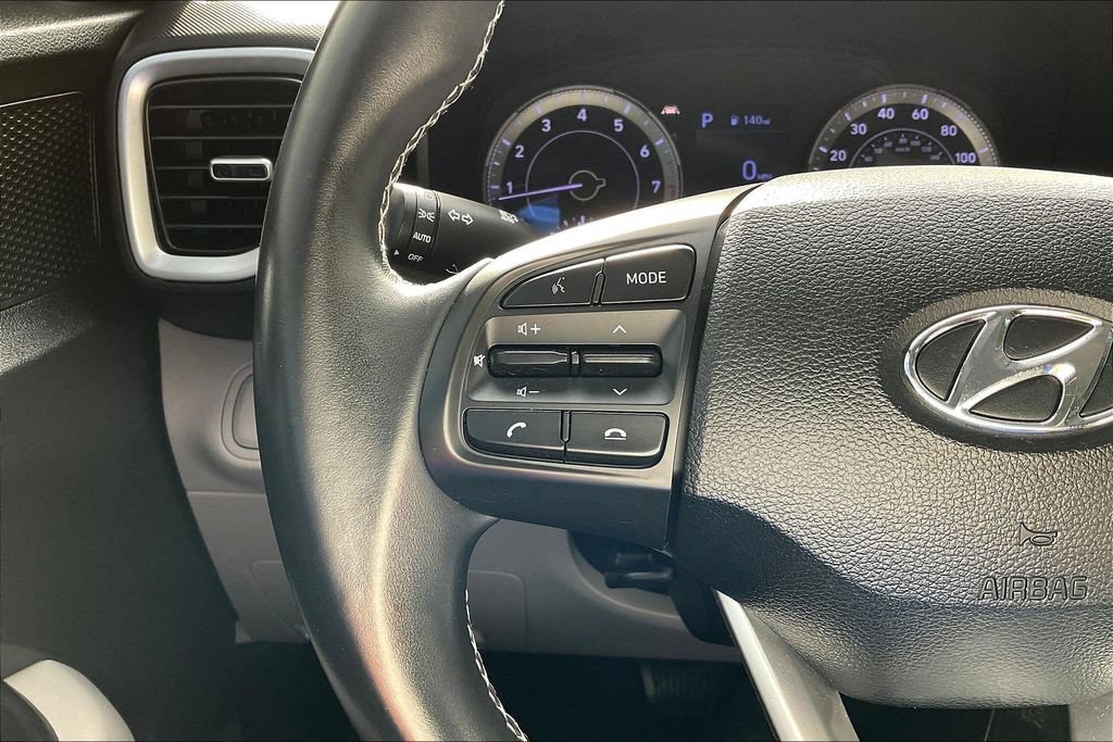 Used 2022 Hyundai Venue SEL FWD image 14