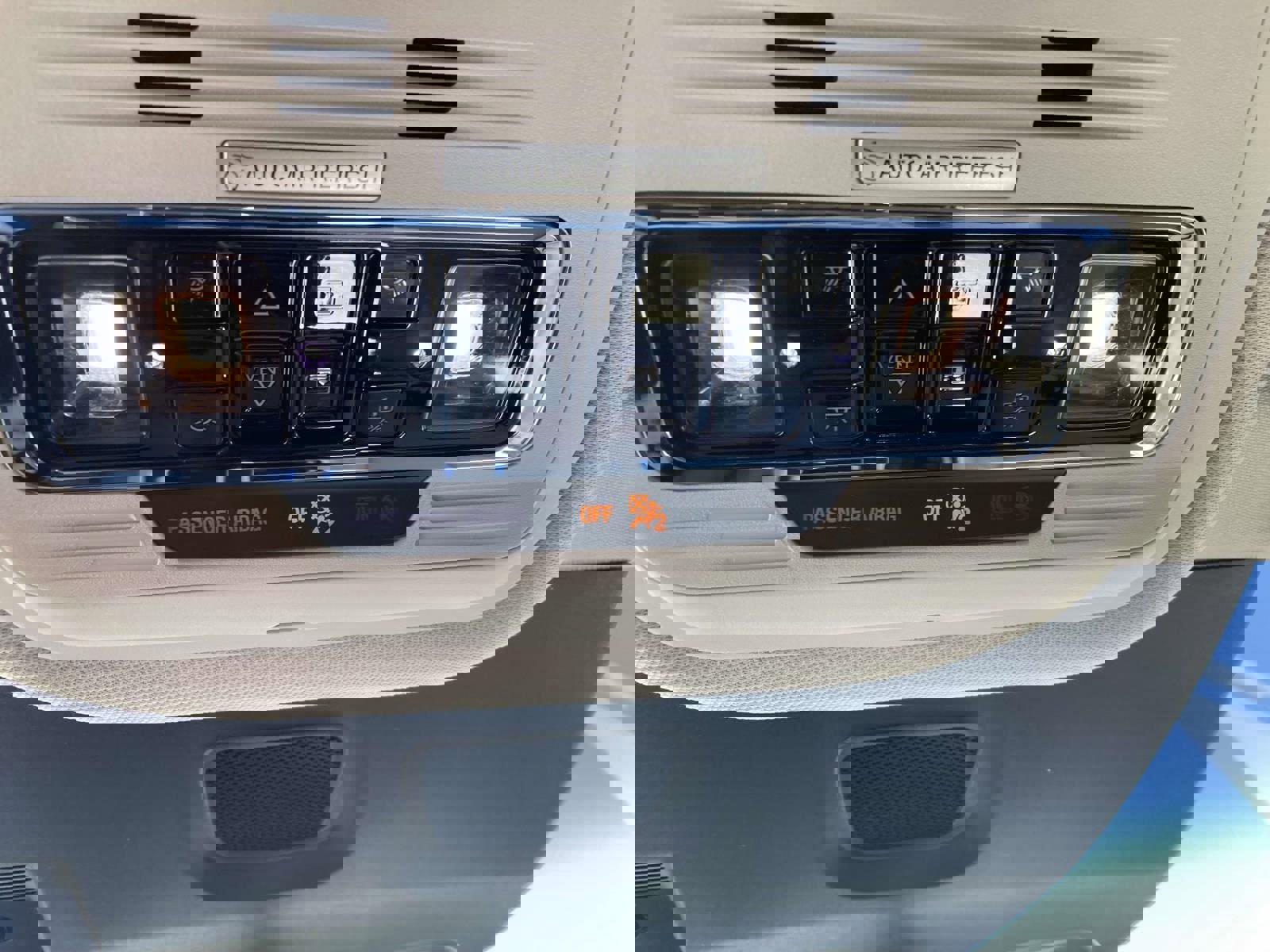 New 2026 Lincoln Aviator 2WD w/ Jet Appearance Package image 30