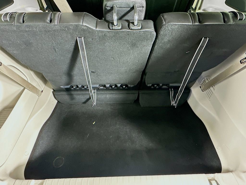 Used 2024 Chrysler Pacifica Touring-L image 36