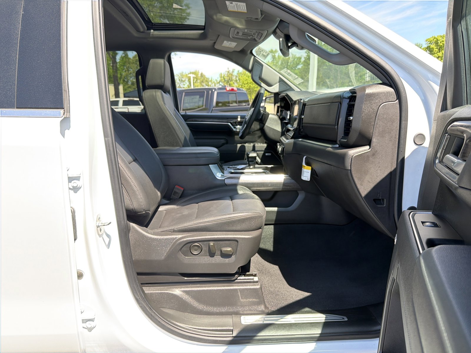 Used 2025 Chevrolet Silverado 1500 LTZ w/ LTZ Premium Texas Edition image 33