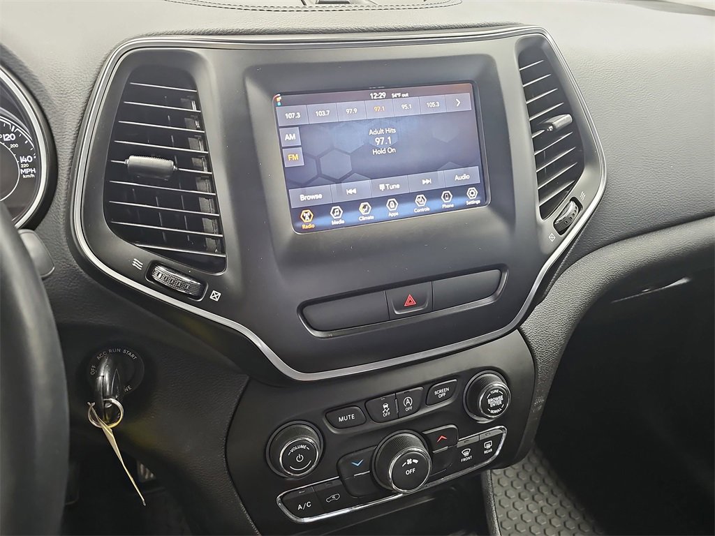 Used 2019 Jeep Cherokee Latitude w/ Cold Weather Group image 19