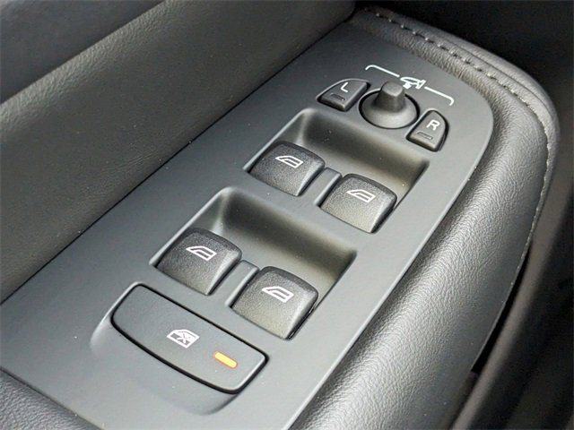 New 2025 Volvo XC60 B5 Core w/ Climate Package image 25