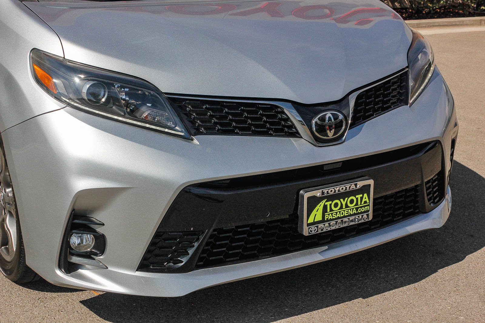 Used 2020 Toyota Sienna SE w/ Carpet Mat Package image 5