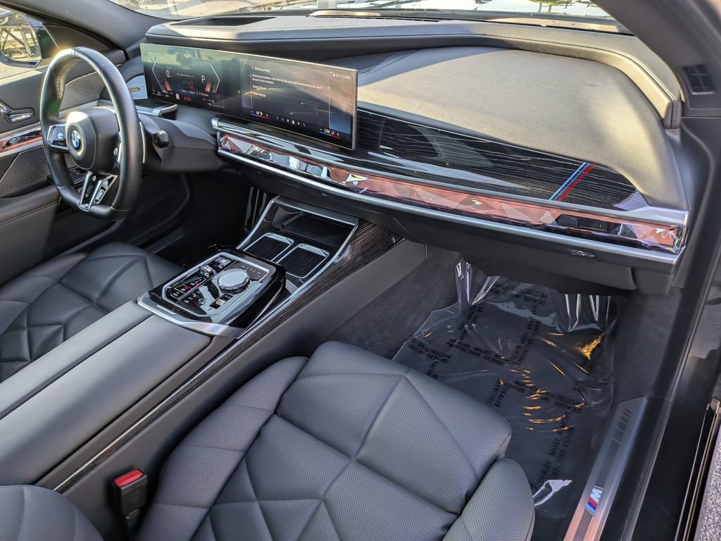 Used 2023 BMW 740i RWD image 11
