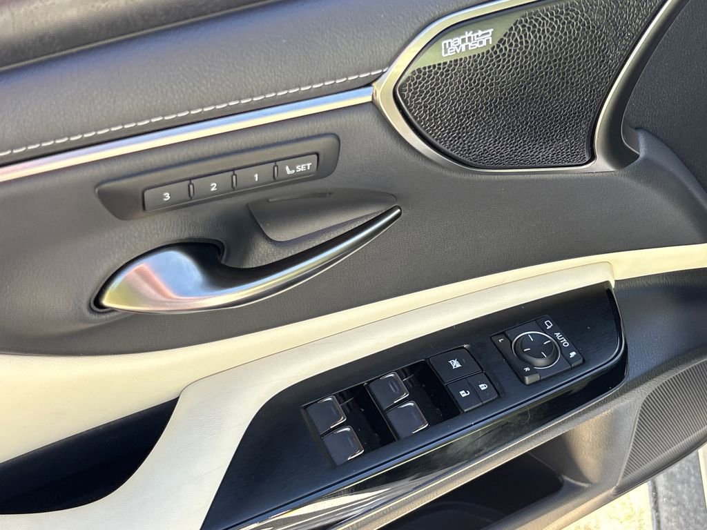 Used 2022 Lexus ES 300h w/ Luxury Package FWD image 17