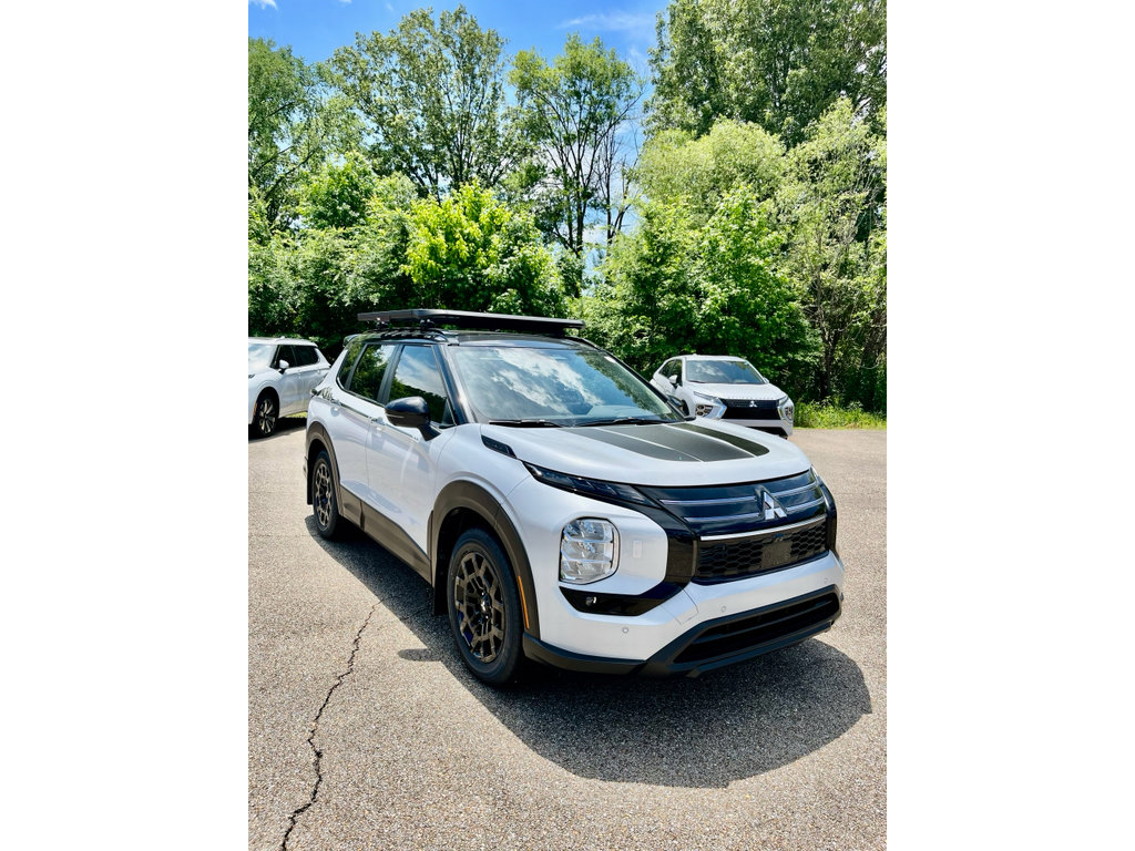 New 2026 Mitsubishi Outlander AWD image 3