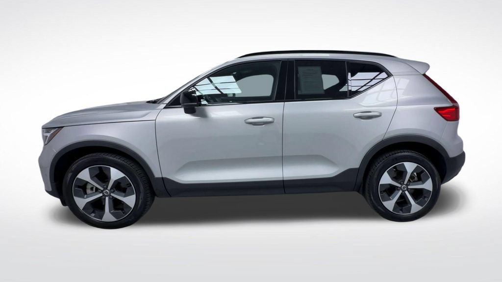 Used 2025 Volvo XC40 B5 Plus AWD/4WD image 5