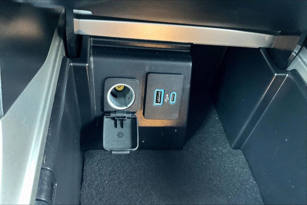 Used 2023 Ford Explorer XLT w/ Equipment Group 202A image 16