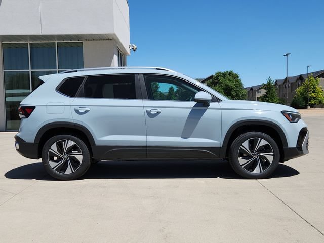 New 2026 Volkswagen Taos SE AWD/4WD image 2