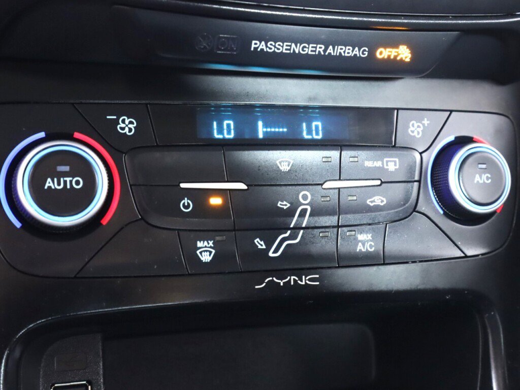 Used 2018 Ford Focus SE FWD image 19