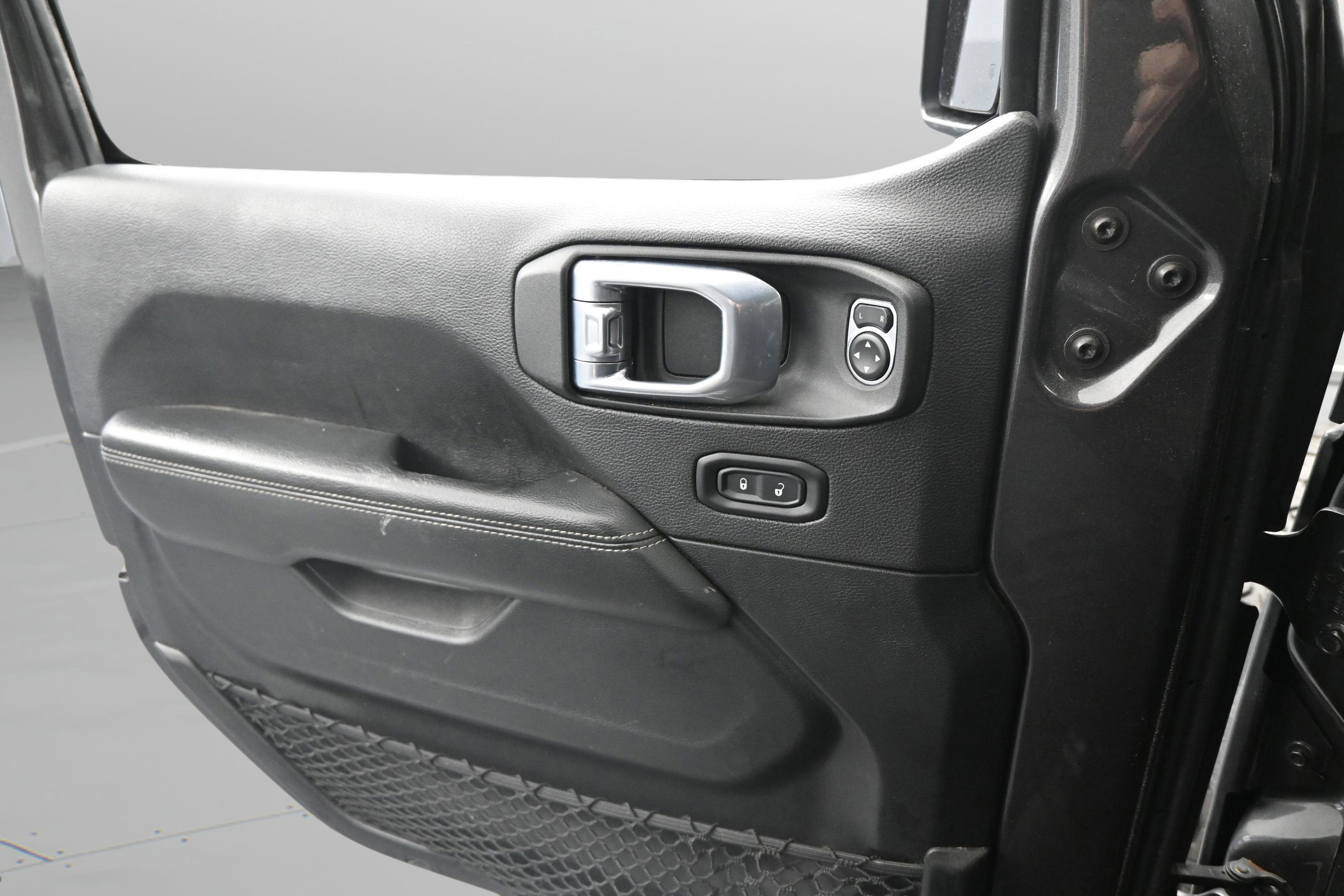 Used 2021 Jeep Gladiator Overland w/ Safety Group AWD/4WD image 31