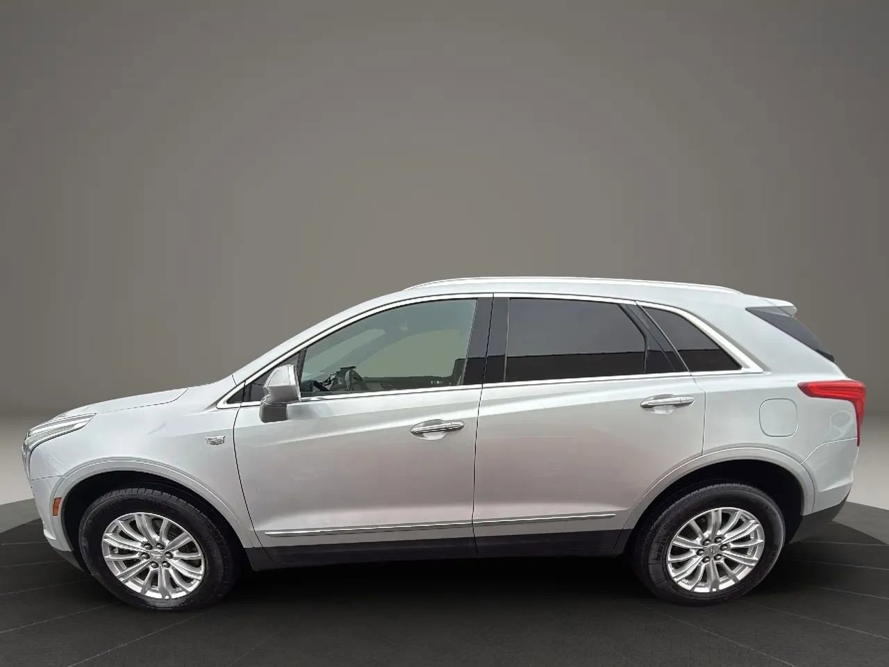 Used 2017 Cadillac XT5 FWD image 8