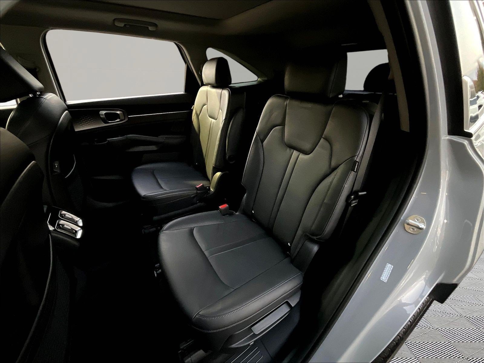 Used 2025 Kia Sorento SX FWD image 21