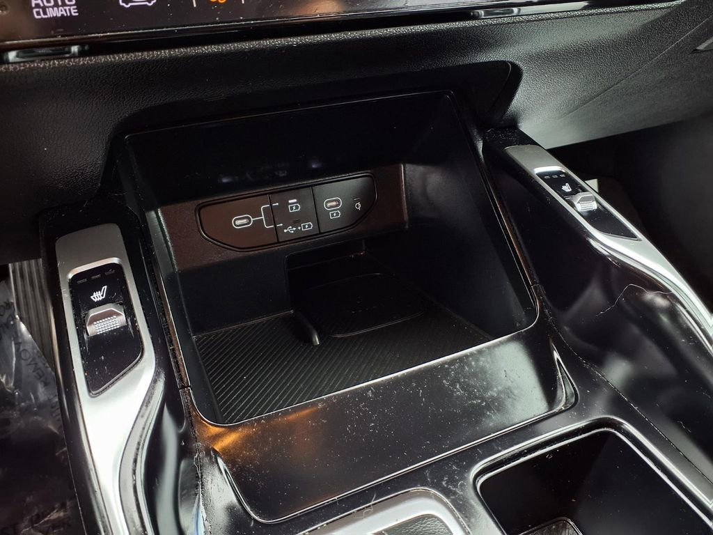 Used 2024 Kia Sorento S image 9