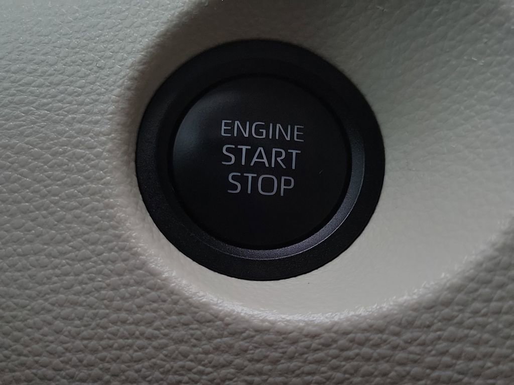 Used 2024 Toyota Corolla Cross XLE image 18