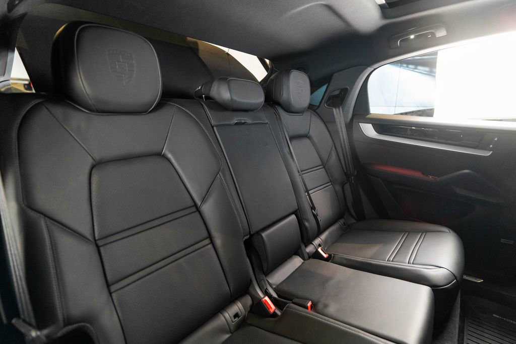 New 2025 Porsche Cayenne Coupe image 39