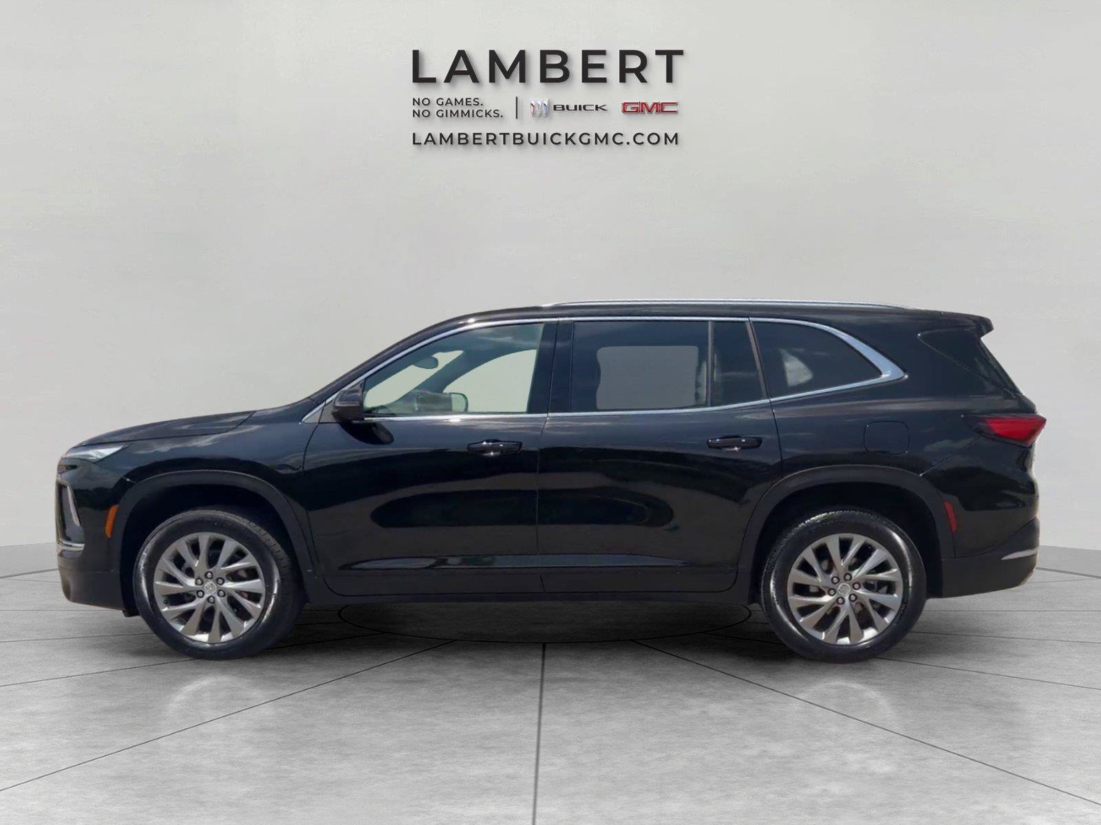 Used 2025 Buick Enclave Preferred AWD/4WD image 2
