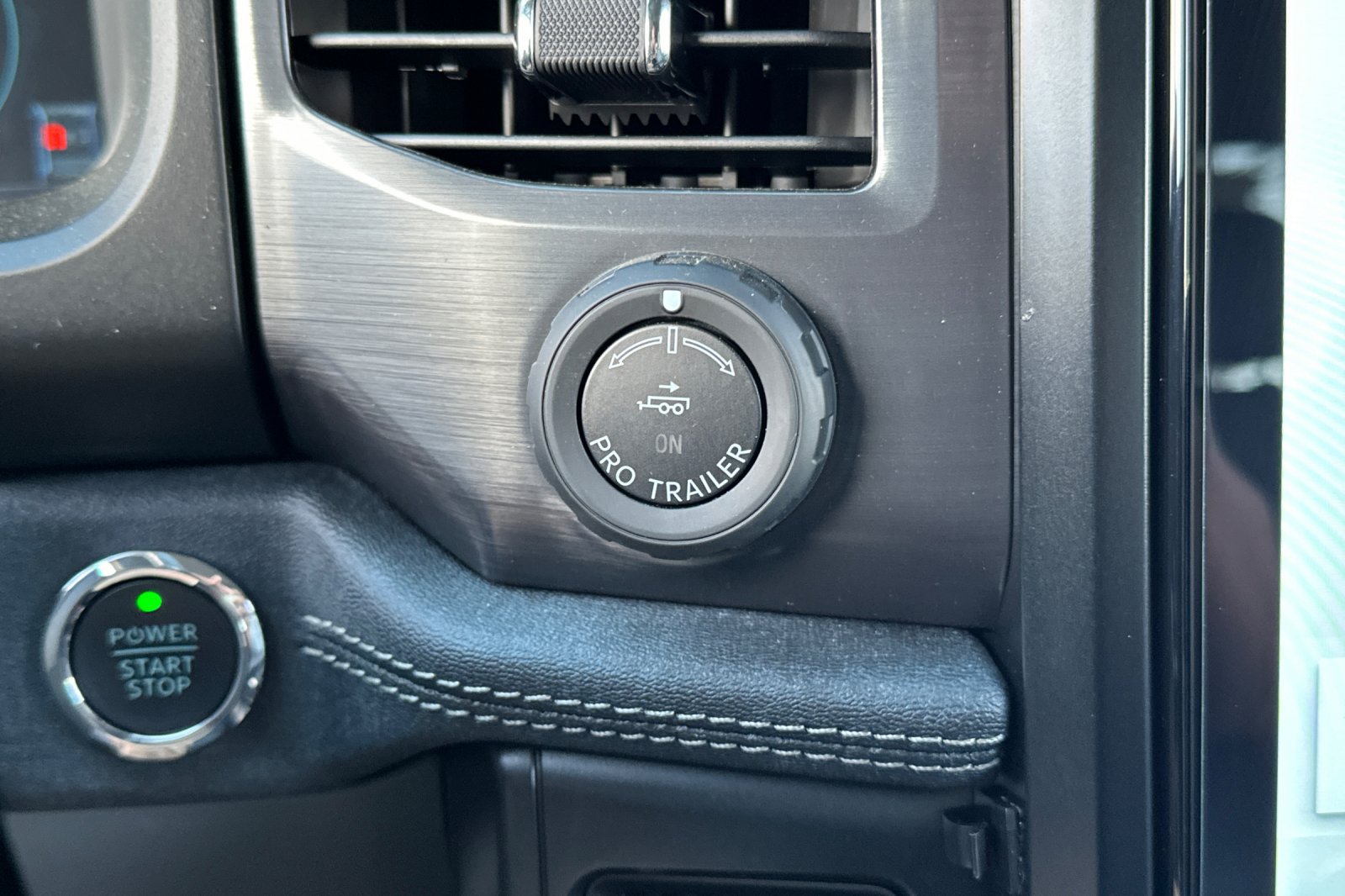 Used 2025 Ford F150 Lightning Flash AWD/4WD image 27