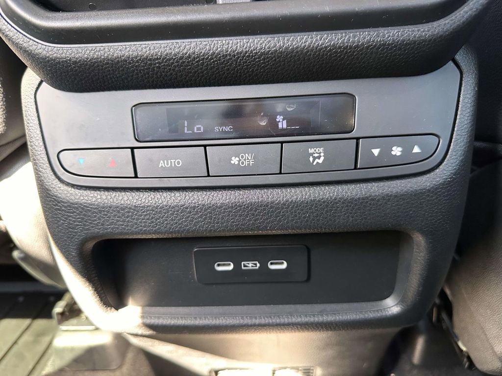 Used 2025 Honda Pilot EX-L image 15