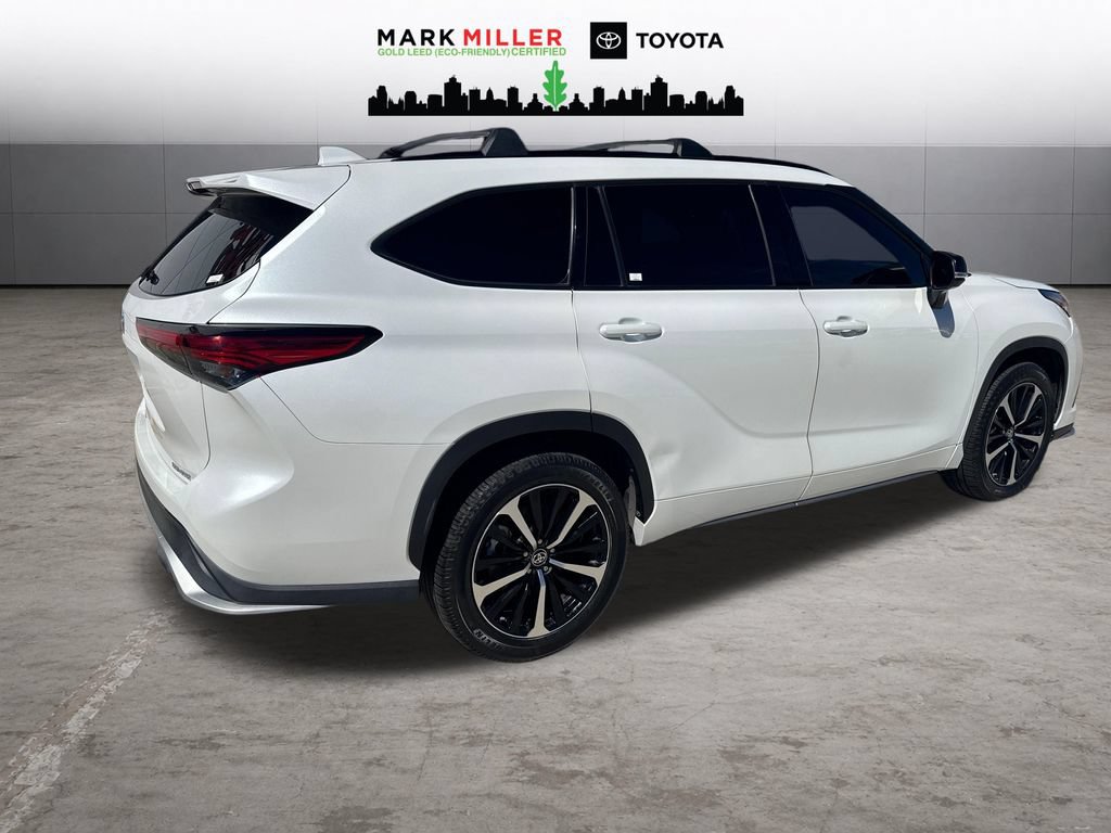Used 2022 Toyota Highlander XSE AWD/4WD image 5