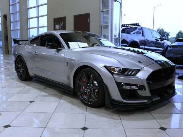 Used 2022 Ford Mustang Shelby GT500 w/ Carbon Fiber Track Pack RWD image 1