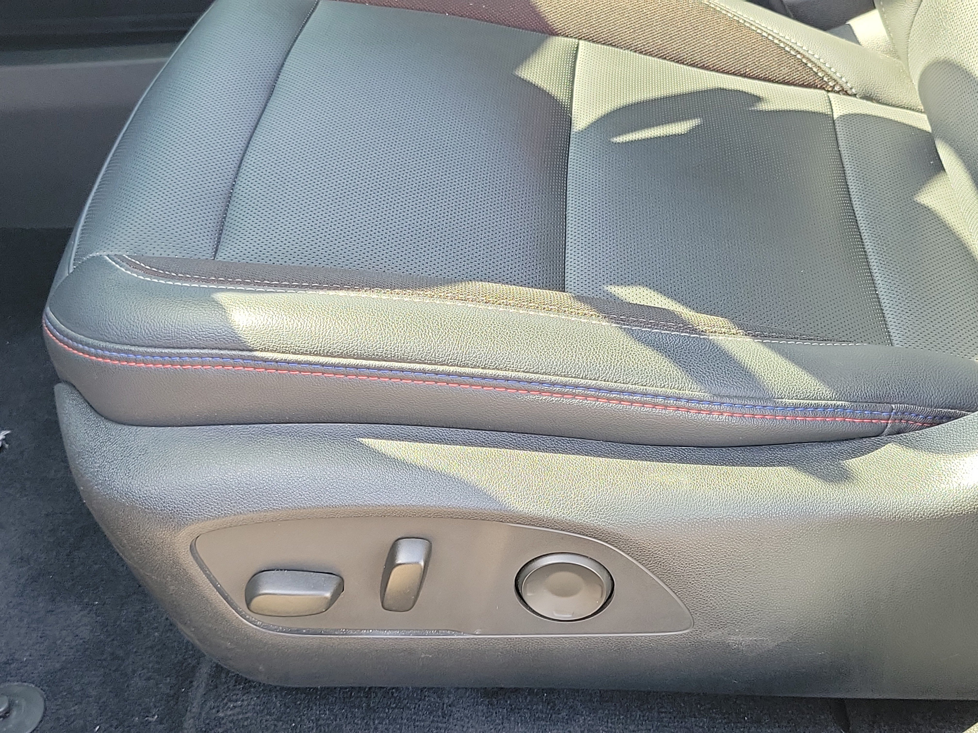 Used 2024 Chevrolet Equinox EV RS FWD image 17