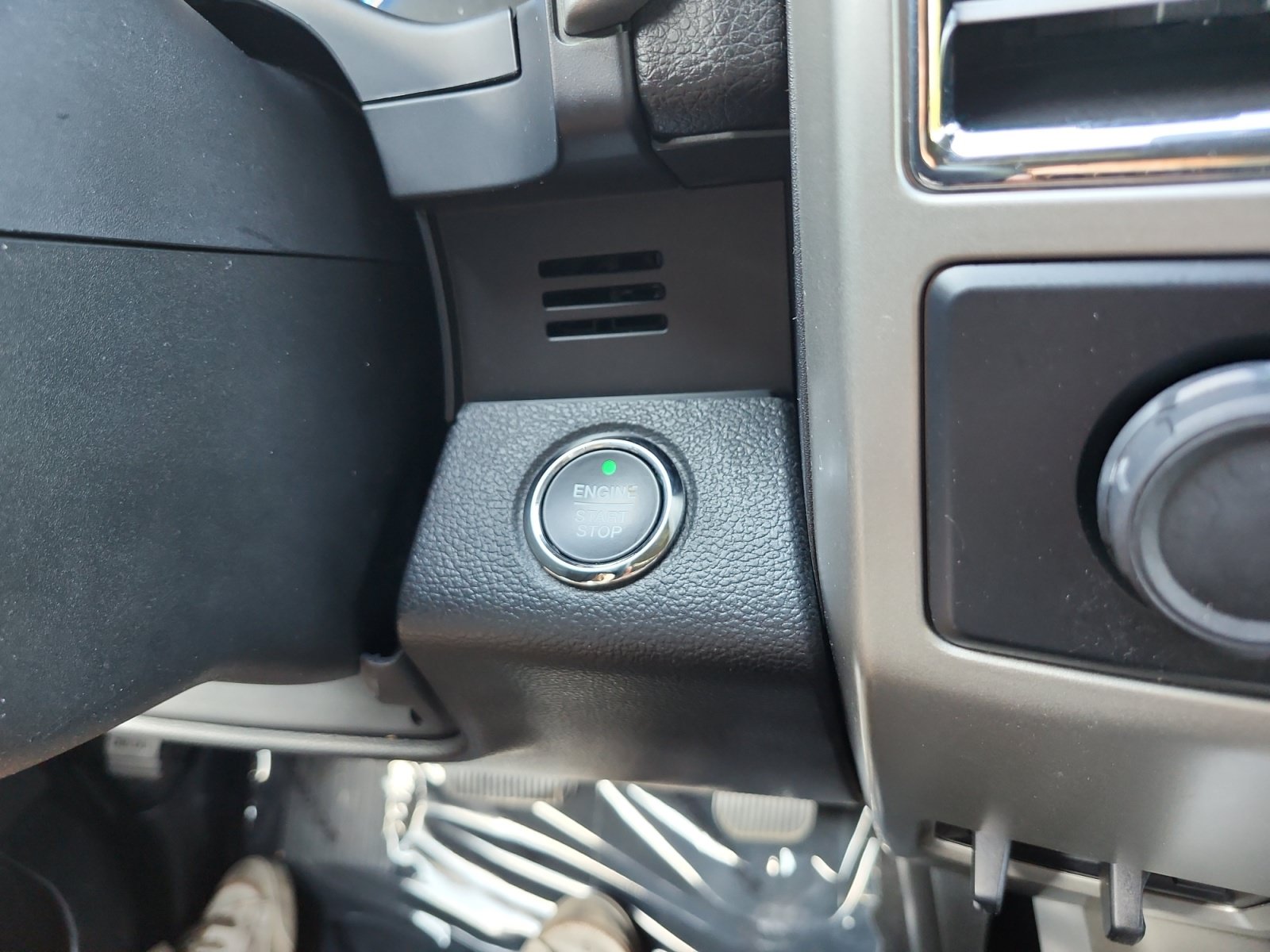 Used 2015 Ford F150 Lariat AWD/4WD image 22