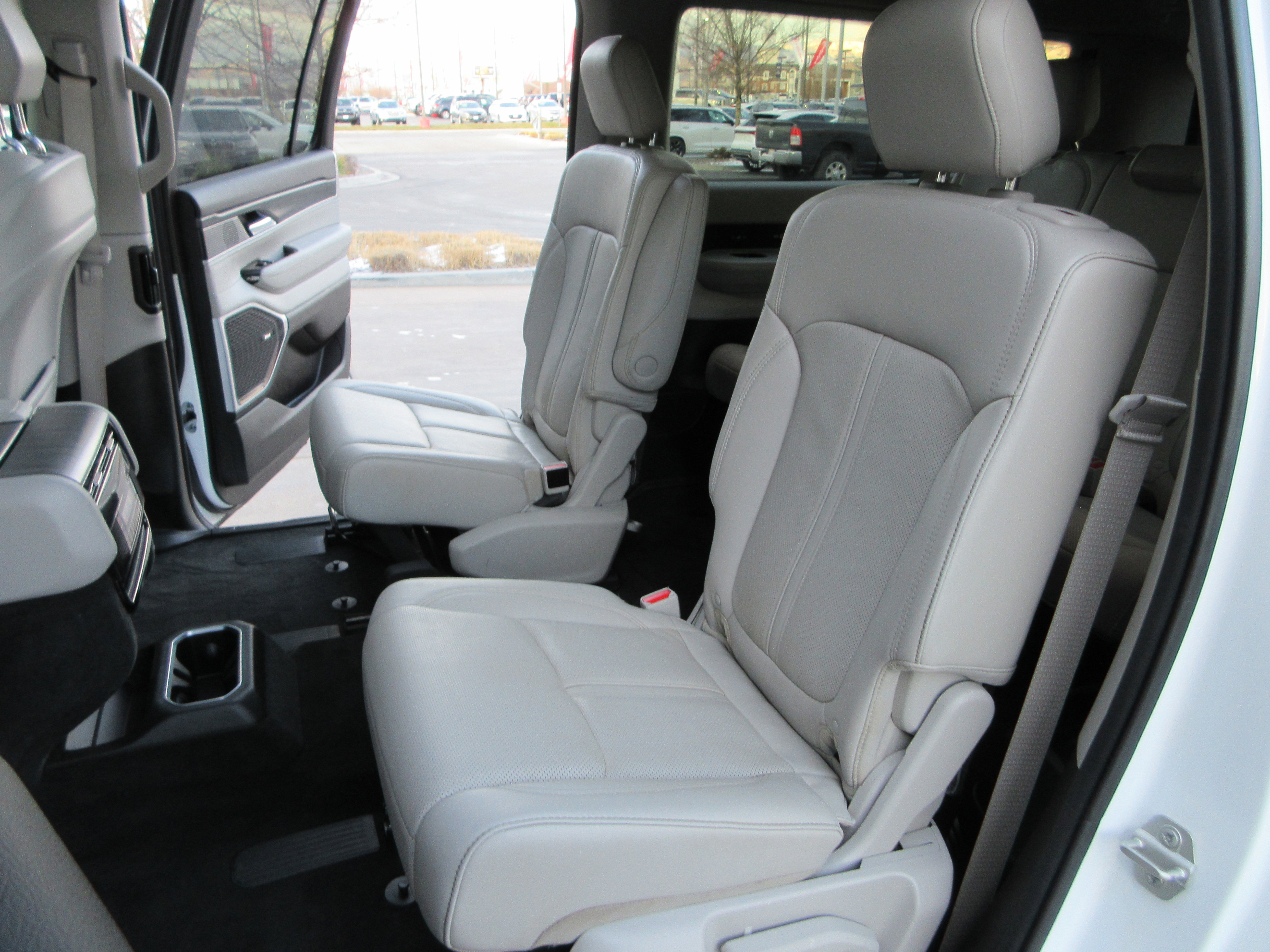 Used 2023 Jeep Wagoneer L Series III w/ Premium Group I image 26