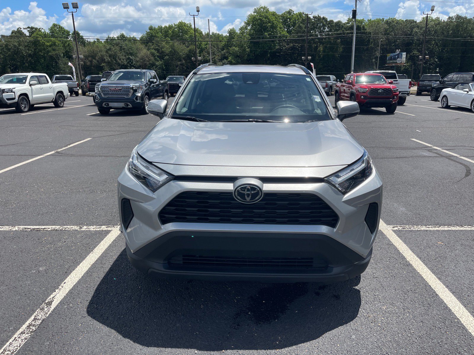 Used 2025 Toyota RAV4 XLE w/ Convenience Package FWD image 2