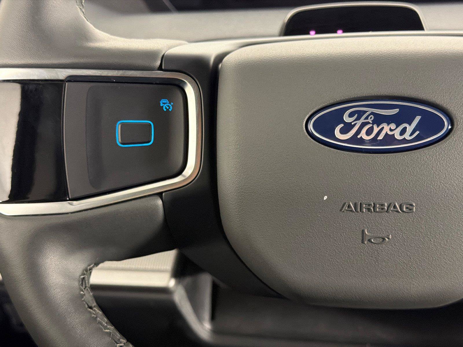 Used 2026 Ford Expedition Active RWD image 29