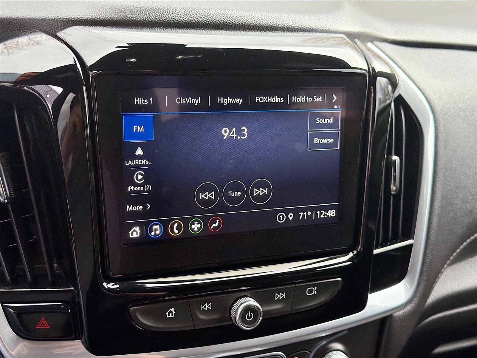 Used 2022 Chevrolet Traverse LT image 14