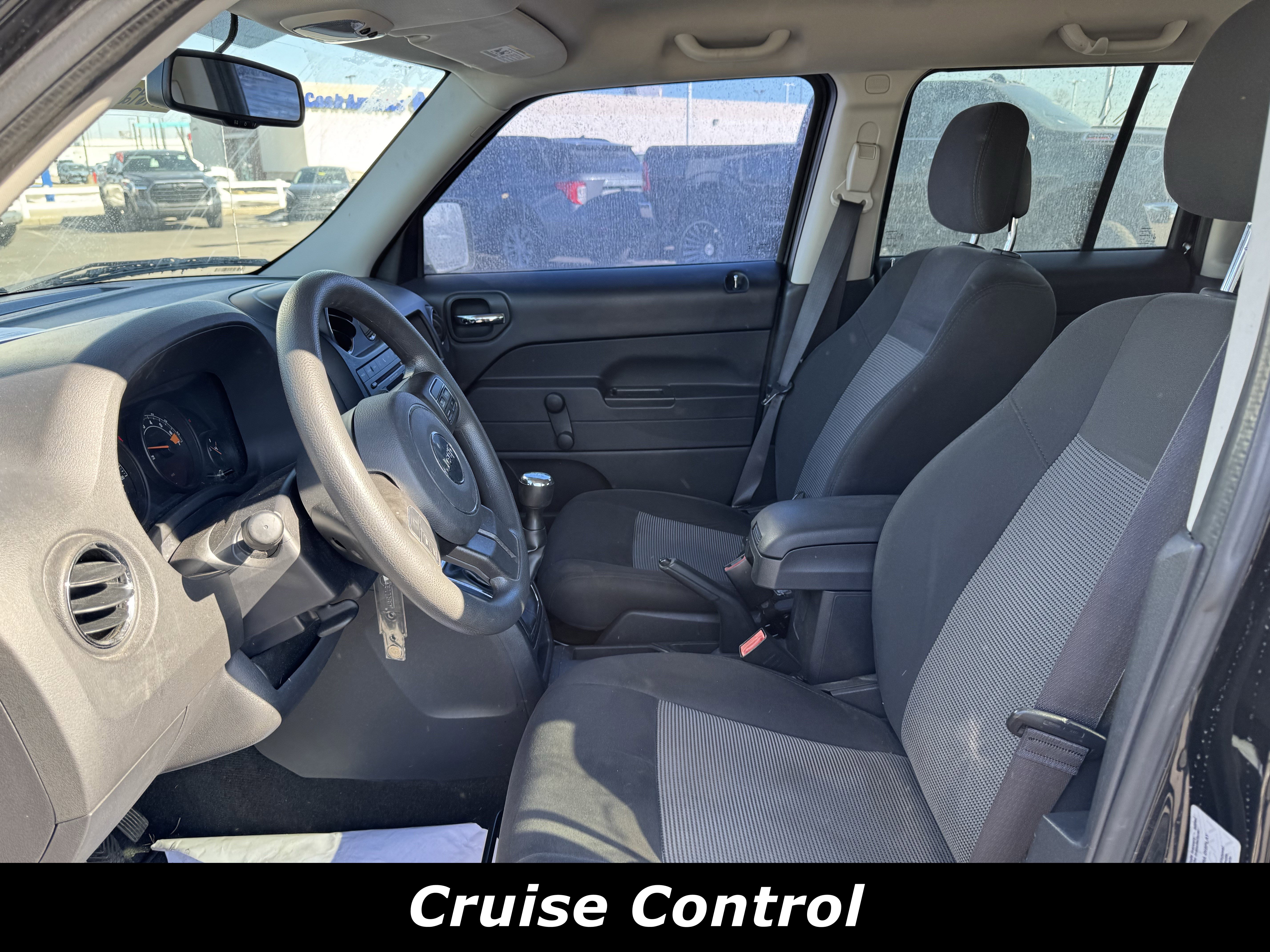 Used 2017 Jeep Patriot Sport w/ Tire & Wheel Group AWD/4WD image 3